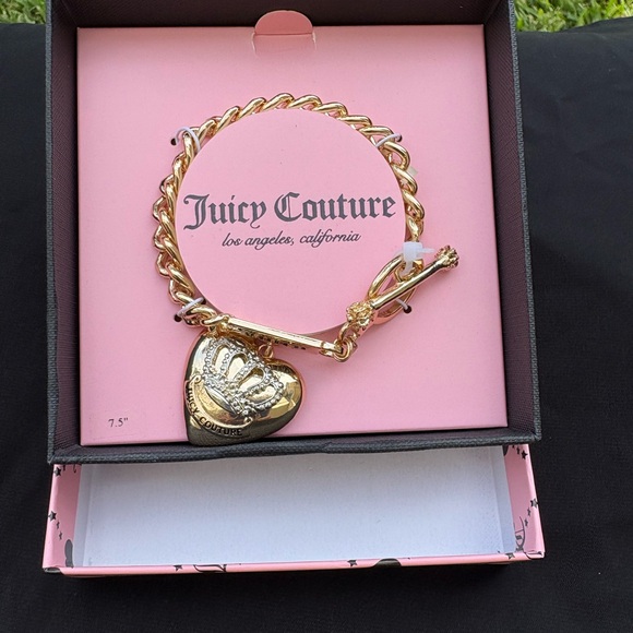 Juicy Couture gift box with beautiful bracelet plus free J.C. lipgloss included - Picture 5 of 16